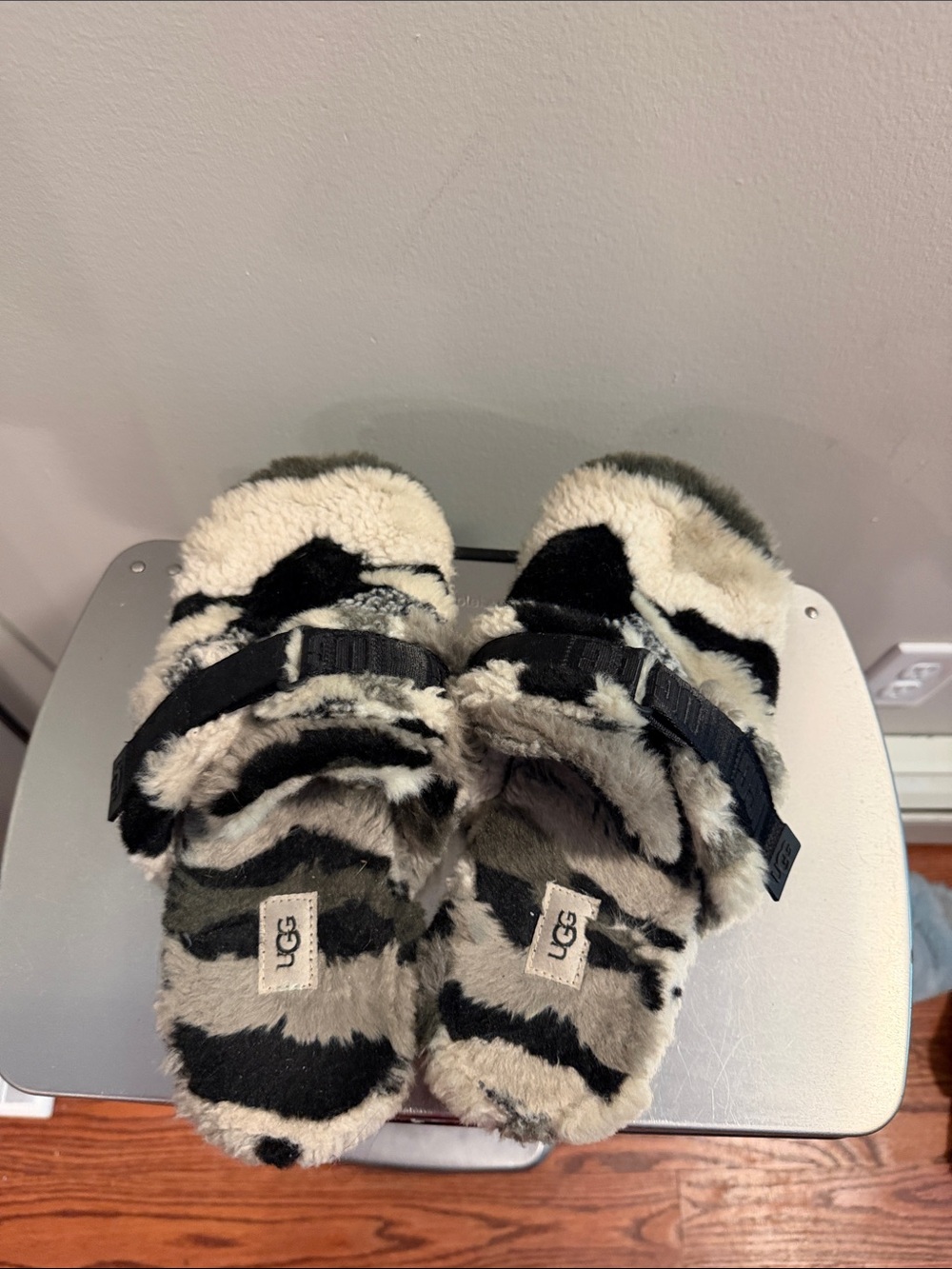UGG Women's Black and Cream Fluff Slide Slippers - Picture 2 of 6